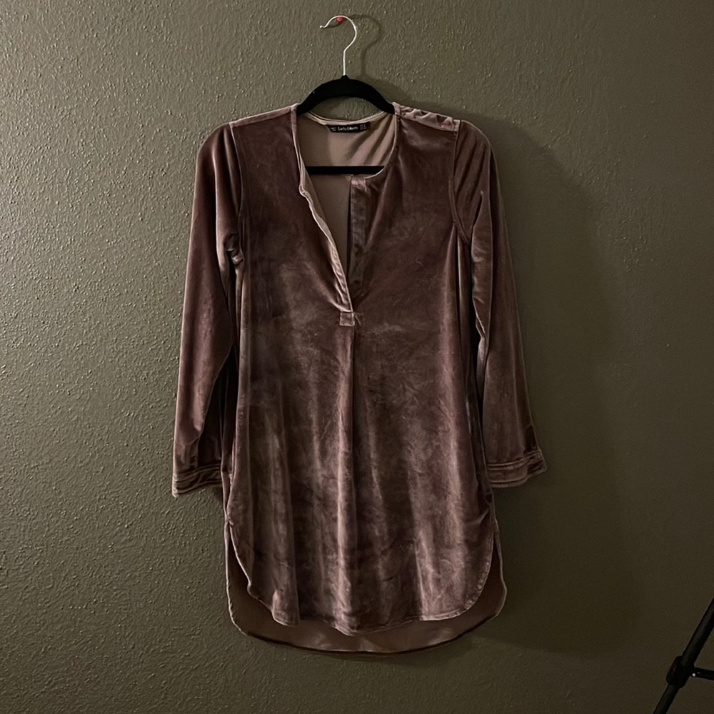 Lucky Loaves lavender velvet V- Neck blouse w/ Pockets